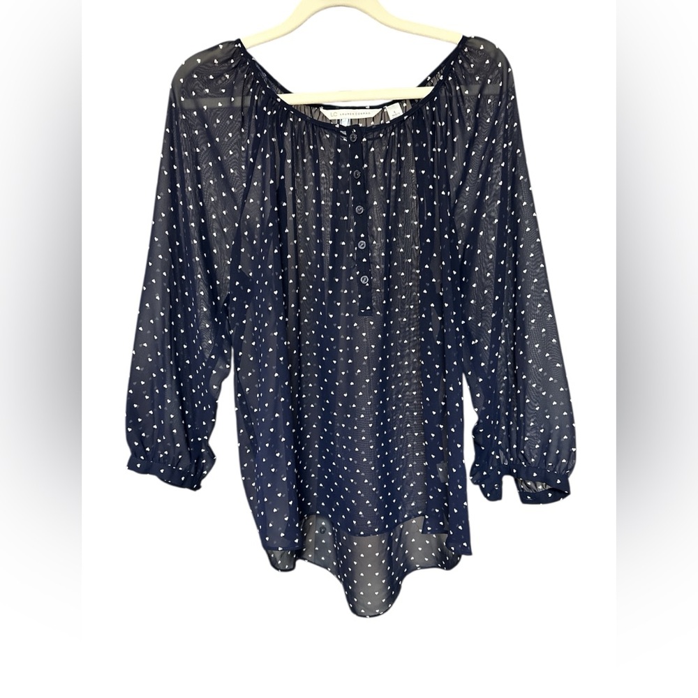 ❤️ LC Lauren Conrad Sheer Navy and White‎ Heart Print High-Low Blouse size L EUC